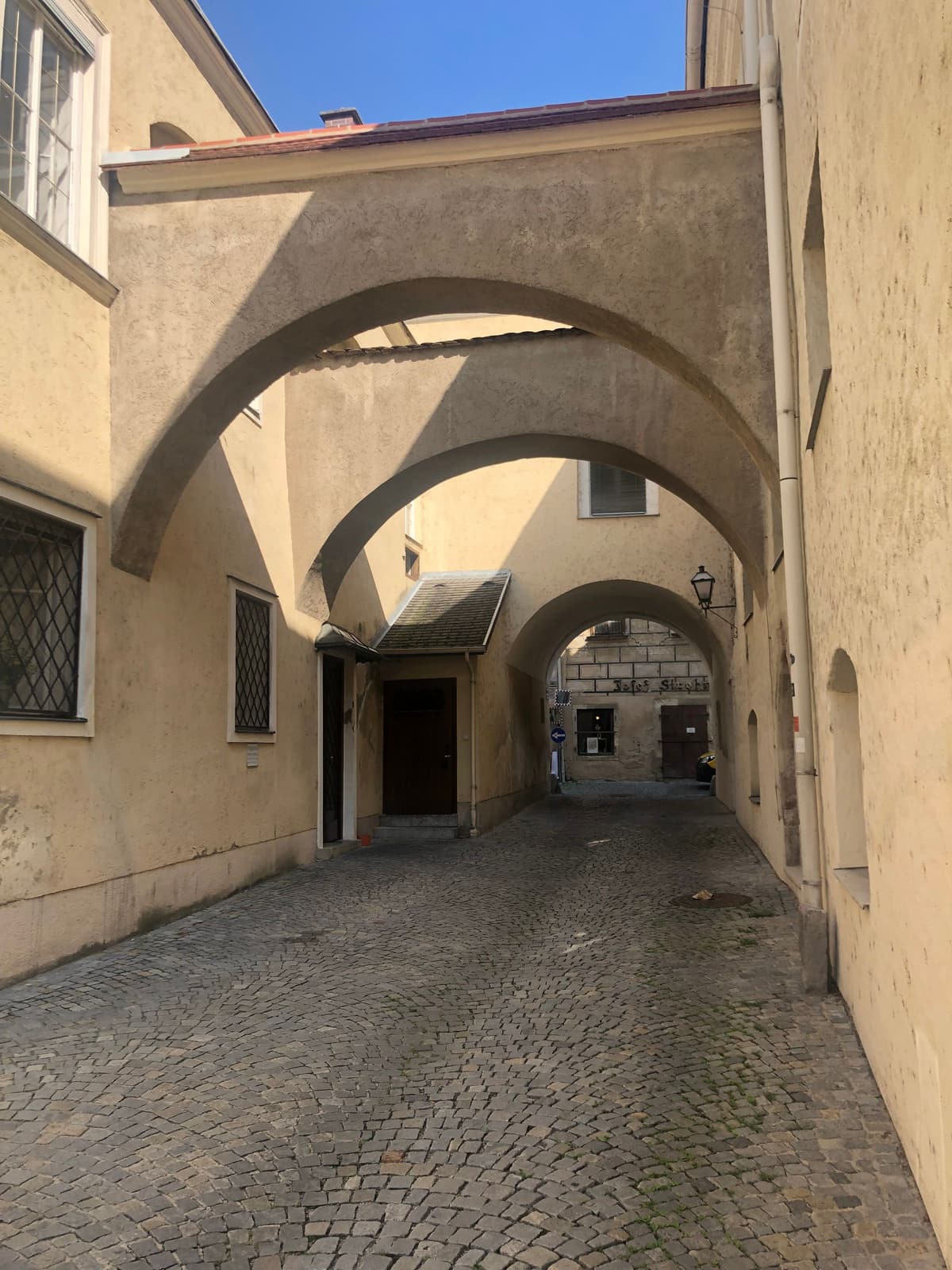 Gasse mit Bögen in der Kremser Altstadt